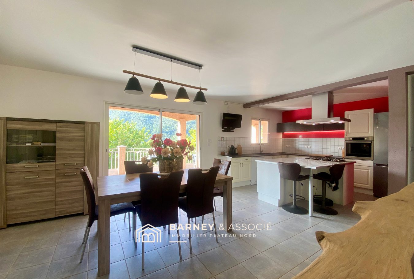 Dans le Gard, Villa de 200 m2 avec piscine