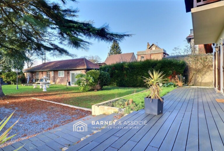 Maison familiale avec dépendance et piscine