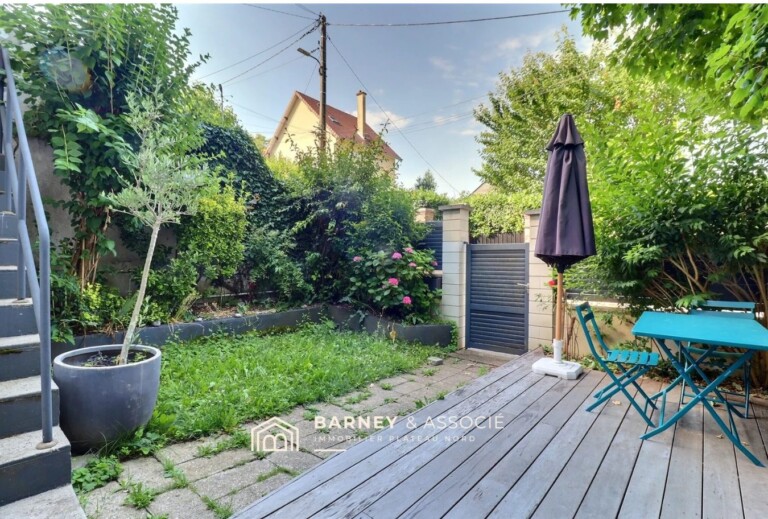 Jolie maison mitoyenne d&rsquo;un coté