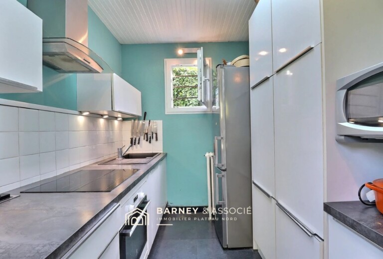 Jolie maison mitoyenne d’un coté
