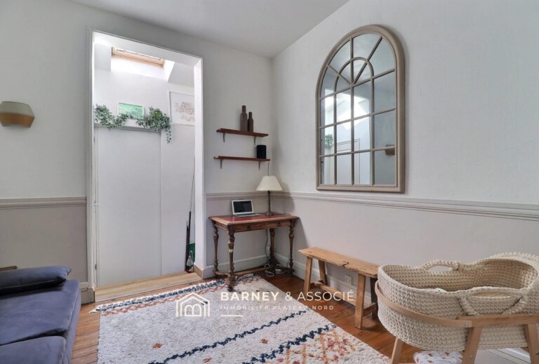 Jolie maison mitoyenne d’un coté