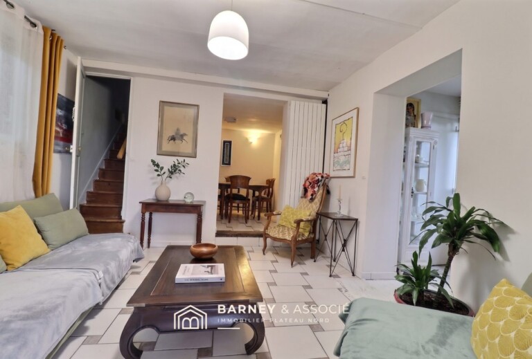 Charmante maison avec vue degagée – Quartier Mont-Fortin