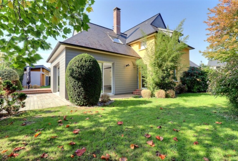 Maison d’architecte avec dépendance