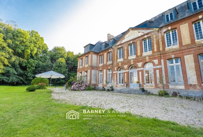Château du XVIIIe siècle au coeur d&rsquo;un domaine de 8 hectares