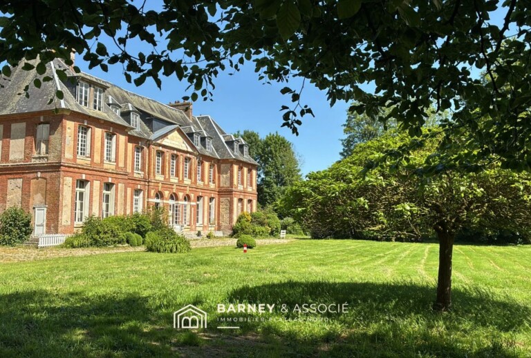 Château du XVIIIe siècle au coeur d&rsquo;un domaine de 8 hectares