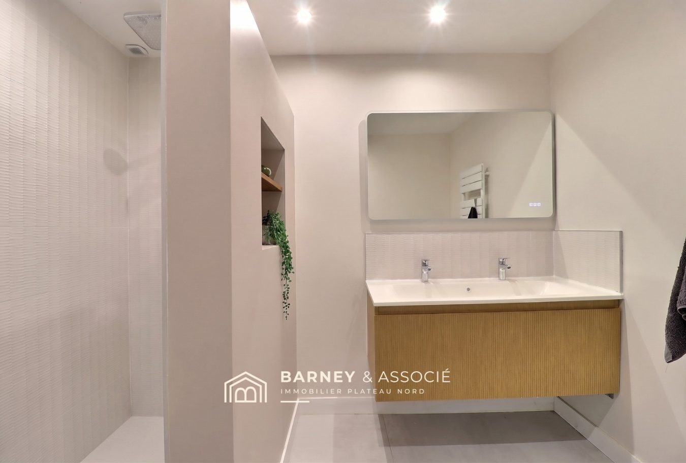 Maison rénovée avec piscine – Quartier de l’église
